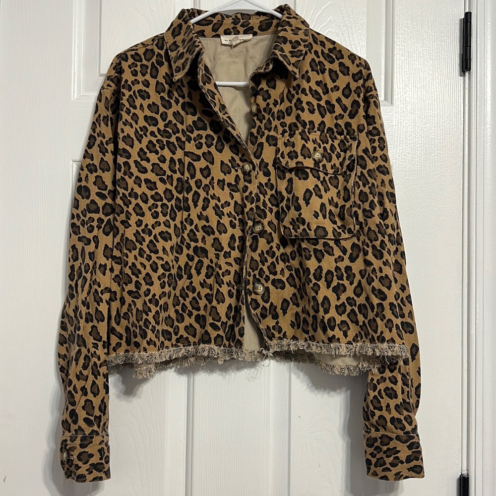 Boutique crop cheetah jacket